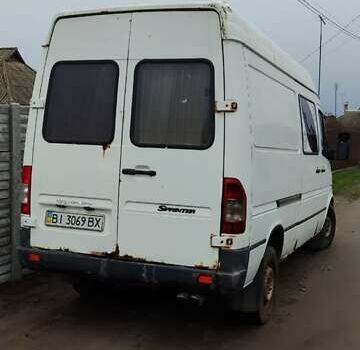 Белый Мерседес Sprinter, объемом двигателя 2.2 л и пробегом 484 тыс. км за 4700 $, фото 3 на Automoto.ua