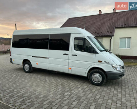 Белый Мерседес Sprinter, объемом двигателя 2.7 л и пробегом 700 тыс. км за 13800 $, фото 3 на Automoto.ua