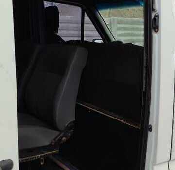 Белый Мерседес Sprinter, объемом двигателя 2.2 л и пробегом 484 тыс. км за 4700 $, фото 10 на Automoto.ua