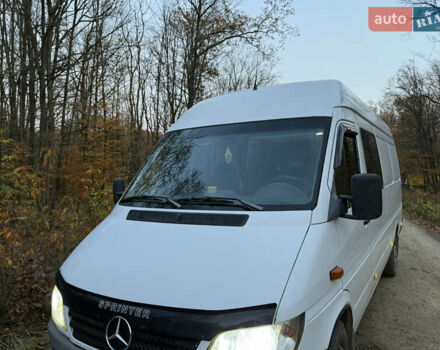 Белый Мерседес Sprinter, объемом двигателя 2.7 л и пробегом 400 тыс. км за 6800 $, фото 4 на Automoto.ua