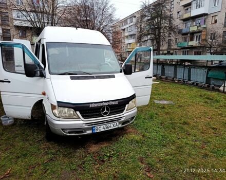 Білий Мерседес Sprinter, об'ємом двигуна 2.1 л та пробігом 700 тис. км за 7100 $, фото 1 на Automoto.ua