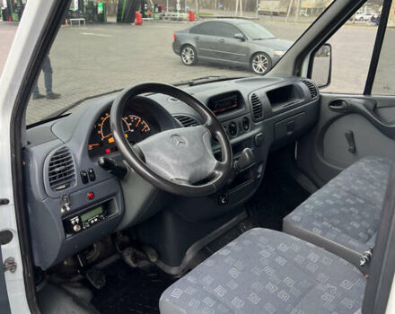 Белый Мерседес Sprinter, объемом двигателя 2.15 л и пробегом 470 тыс. км за 12300 $, фото 7 на Automoto.ua
