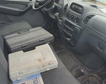 Белый Мерседес Sprinter, объемом двигателя 2.2 л и пробегом 411 тыс. км за 10000 $, фото 8 на Automoto.ua