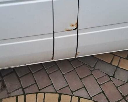 Белый Мерседес Sprinter, объемом двигателя 2.2 л и пробегом 411 тыс. км за 10000 $, фото 2 на Automoto.ua