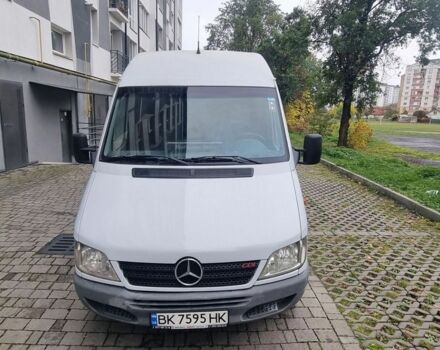 Белый Мерседес Sprinter, объемом двигателя 2.69 л и пробегом 600 тыс. км за 11200 $, фото 2 на Automoto.ua