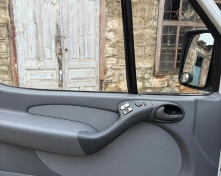Белый Мерседес Sprinter, объемом двигателя 2.2 л и пробегом 535 тыс. км за 10000 $, фото 4 на Automoto.ua
