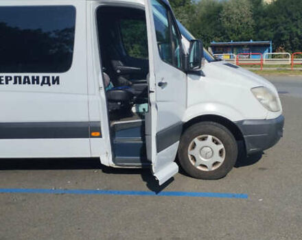 Белый Мерседес Sprinter, объемом двигателя 2.15 л и пробегом 300 тыс. км за 23516 $, фото 3 на Automoto.ua