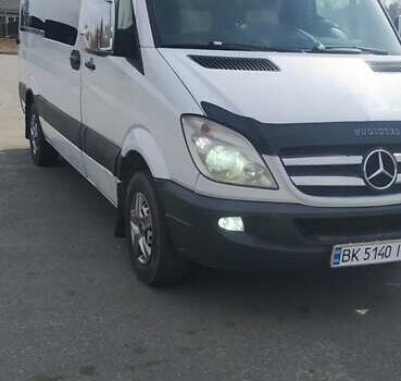 Белый Мерседес Sprinter, объемом двигателя 2.2 л и пробегом 449 тыс. км за 15700 $, фото 1 на Automoto.ua