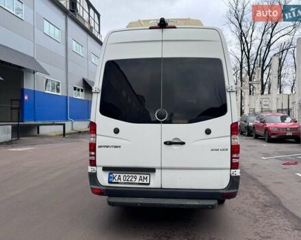 Белый Мерседес Sprinter, объемом двигателя 2.14 л и пробегом 250 тыс. км за 28000 $, фото 2 на Automoto.ua
