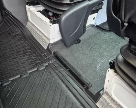 Белый Мерседес Sprinter, объемом двигателя 3 л и пробегом 490 тыс. км за 39000 $, фото 18 на Automoto.ua