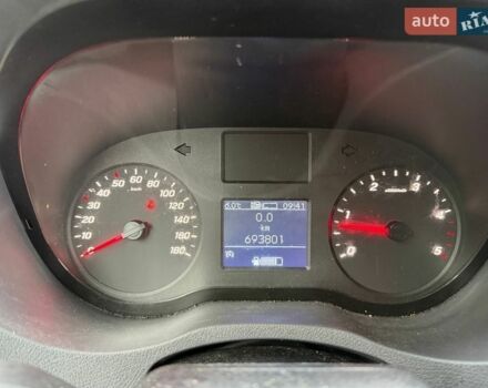 Белый Мерседес Sprinter, объемом двигателя 2.99 л и пробегом 693 тыс. км за 33000 $, фото 2 на Automoto.ua