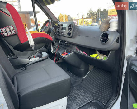 Белый Мерседес Sprinter, объемом двигателя 1.9 л и пробегом 470 тыс. км за 28700 $, фото 9 на Automoto.ua