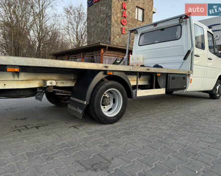 Белый Мерседес Sprinter, объемом двигателя 2.15 л и пробегом 330 тыс. км за 12900 $, фото 5 на Automoto.ua