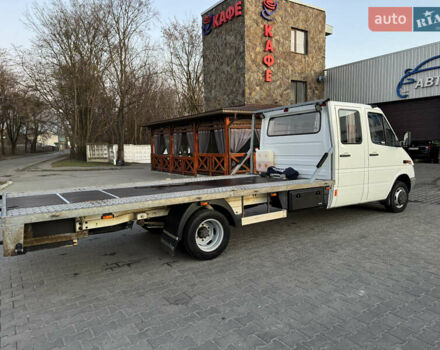 Белый Мерседес Sprinter, объемом двигателя 2.15 л и пробегом 330 тыс. км за 12900 $, фото 4 на Automoto.ua