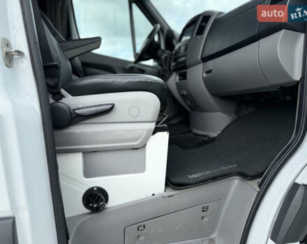 Белый Мерседес Sprinter, объемом двигателя 3.23 л и пробегом 470 тыс. км за 27800 $, фото 14 на Automoto.ua