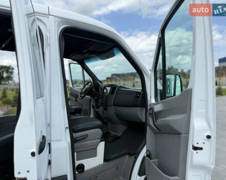 Белый Мерседес Sprinter, объемом двигателя 3.23 л и пробегом 470 тыс. км за 27800 $, фото 141 на Automoto.ua