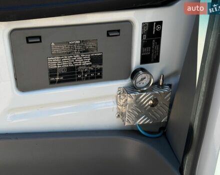 Белый Мерседес Sprinter, объемом двигателя 2.2 л и пробегом 395 тыс. км за 17555 $, фото 23 на Automoto.ua