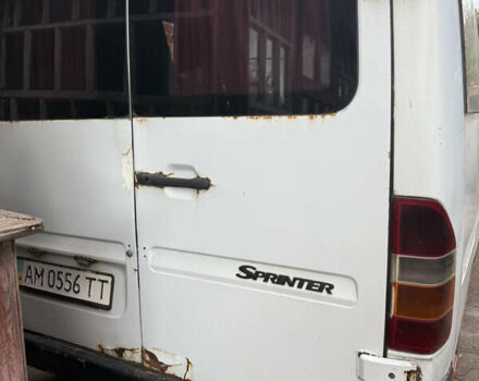Белый Мерседес Sprinter, объемом двигателя 2.3 л и пробегом 300 тыс. км за 3600 $, фото 2 на Automoto.ua