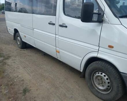 Белый Мерседес Sprinter, объемом двигателя 2.9 л и пробегом 400 тыс. км за 8500 $, фото 2 на Automoto.ua