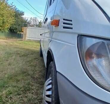 Белый Мерседес Sprinter, объемом двигателя 2.15 л и пробегом 445 тыс. км за 12200 $, фото 1 на Automoto.ua
