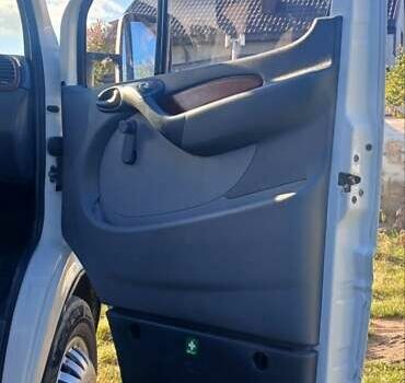 Белый Мерседес Sprinter, объемом двигателя 2.15 л и пробегом 445 тыс. км за 12200 $, фото 11 на Automoto.ua