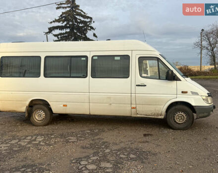 Белый Мерседес Sprinter, объемом двигателя 2.2 л и пробегом 620 тыс. км за 9000 $, фото 5 на Automoto.ua