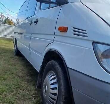 Белый Мерседес Sprinter, объемом двигателя 2.15 л и пробегом 445 тыс. км за 12200 $, фото 3 на Automoto.ua