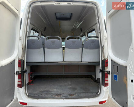 Белый Мерседес Sprinter, объемом двигателя 2.2 л и пробегом 439 тыс. км за 23900 $, фото 15 на Automoto.ua