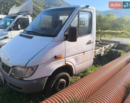 Белый Мерседес Sprinter, объемом двигателя 2.1 л и пробегом 400 тыс. км за 8000 $, фото 1 на Automoto.ua