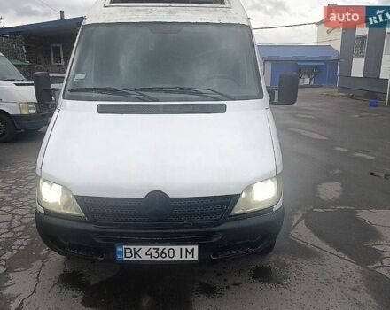 Белый Мерседес Sprinter, объемом двигателя 2.2 л и пробегом 416 тыс. км за 5800 $, фото 2 на Automoto.ua