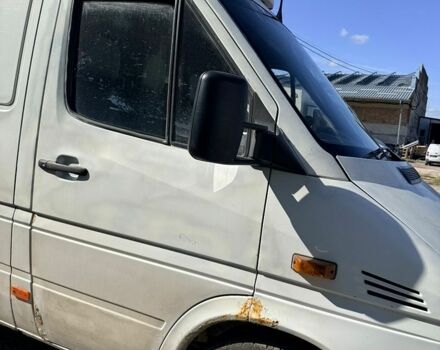 Белый Мерседес Sprinter, объемом двигателя 2.15 л и пробегом 557 тыс. км за 5500 $, фото 2 на Automoto.ua