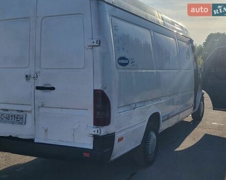 Белый Мерседес Sprinter, объемом двигателя 2.1 л и пробегом 560 тыс. км за 7000 $, фото 3 на Automoto.ua