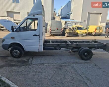 Белый Мерседес Sprinter, объемом двигателя 2.1 л и пробегом 300 тыс. км за 5555 $, фото 2 на Automoto.ua