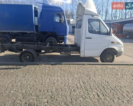 Белый Мерседес Sprinter, объемом двигателя 2.1 л и пробегом 300 тыс. км за 5555 $, фото 1 на Automoto.ua