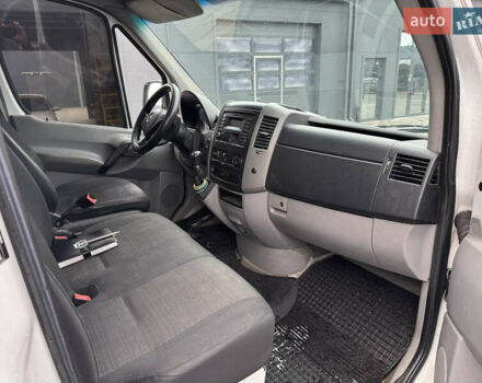 Белый Мерседес Sprinter, объемом двигателя 2.69 л и пробегом 400 тыс. км за 16500 $, фото 6 на Automoto.ua