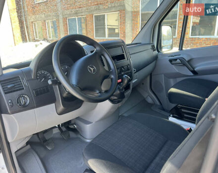 Белый Мерседес Sprinter, объемом двигателя 2.2 л и пробегом 302 тыс. км за 22300 $, фото 12 на Automoto.ua