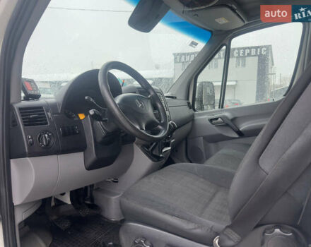 Белый Мерседес Sprinter, объемом двигателя 2.99 л и пробегом 451 тыс. км за 28500 $, фото 6 на Automoto.ua