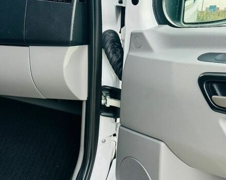 Белый Мерседес Sprinter, объемом двигателя 2.2 л и пробегом 298 тыс. км за 22000 $, фото 24 на Automoto.ua