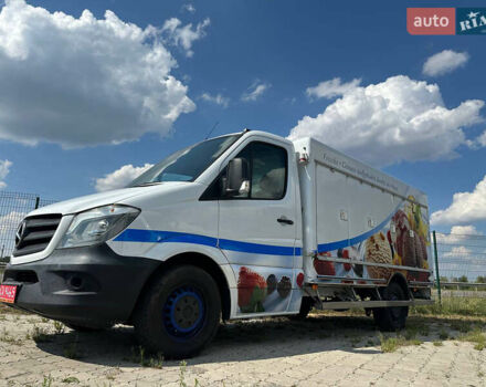 Белый Мерседес Sprinter, объемом двигателя 2.2 л и пробегом 380 тыс. км за 24552 $, фото 4 на Automoto.ua
