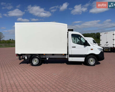 Белый Мерседес Sprinter, объемом двигателя 2.1 л и пробегом 267 тыс. км за 23850 $, фото 3 на Automoto.ua