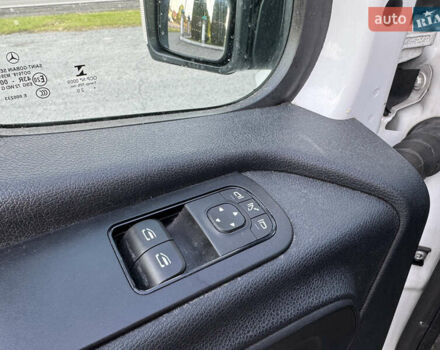 Белый Мерседес Sprinter, объемом двигателя 2.2 л и пробегом 300 тыс. км за 32500 $, фото 22 на Automoto.ua