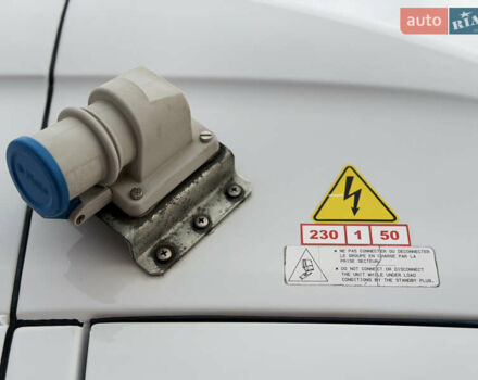 Белый Мерседес Sprinter, объемом двигателя 2 л и пробегом 342 тыс. км за 28850 $, фото 16 на Automoto.ua