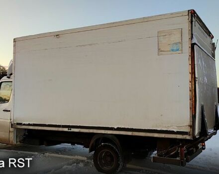 Белый Мерседес Sprinter, объемом двигателя 2.1 л и пробегом 246 тыс. км за 12900 $, фото 2 на Automoto.ua