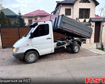 Белый Мерседес Sprinter, объемом двигателя 2.2 л и пробегом 322 тыс. км за 11500 $, фото 4 на Automoto.ua