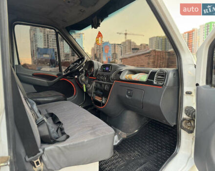 Белый Мерседес Sprinter, объемом двигателя 2.15 л и пробегом 290 тыс. км за 12500 $, фото 12 на Automoto.ua