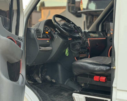 Белый Мерседес Sprinter, объемом двигателя 2.15 л и пробегом 290 тыс. км за 12500 $, фото 10 на Automoto.ua