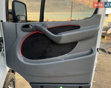 Белый Мерседес Sprinter, объемом двигателя 2.15 л и пробегом 290 тыс. км за 12500 $, фото 14 на Automoto.ua