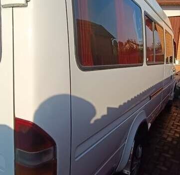 Белый Мерседес Sprinter, объемом двигателя 2.15 л и пробегом 38 тыс. км за 9950 $, фото 3 на Automoto.ua