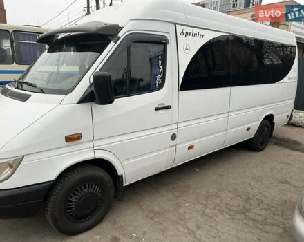 Белый Мерседес Sprinter, объемом двигателя 2.2 л и пробегом 500 тыс. км за 12000 $, фото 2 на Automoto.ua