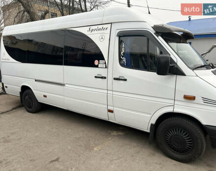 Белый Мерседес Sprinter, объемом двигателя 2.2 л и пробегом 500 тыс. км за 12000 $, фото 3 на Automoto.ua